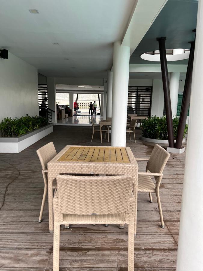 City Center - Front Of Iloilo Esplanade 2Br Condo Екстериор снимка